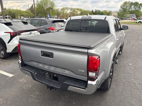 Used 2021 Toyota Tacoma SR5 RWD image 3