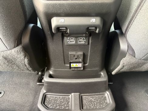 Certified 2025 Jeep Wrangler Unlimited Sahara AWD/4WD image 12