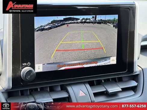 Certified 2025 Toyota RAV4 LE AWD/4WD image 32