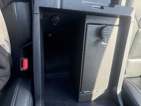 Used 2021 Toyota Tundra Platinum image 31