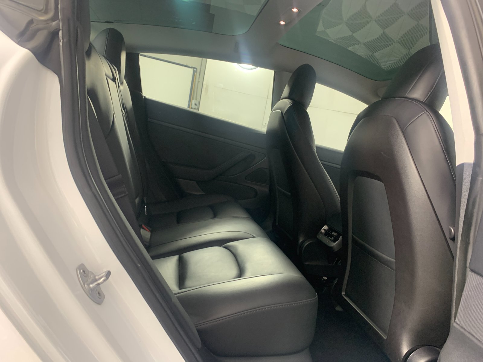 Used 2020 Tesla Model 3 Standard Range RWD image 32