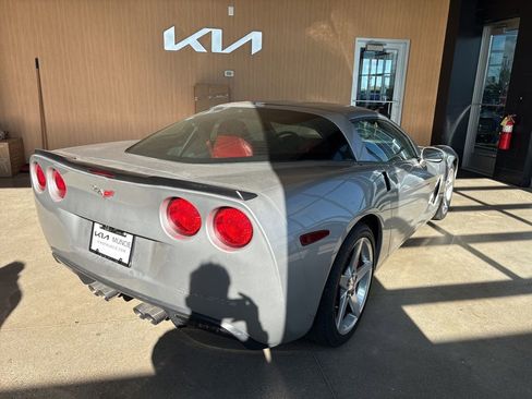 Used 2005 Chevrolet Corvette Coupe w/ Preferred Equipment Group RWD image 13