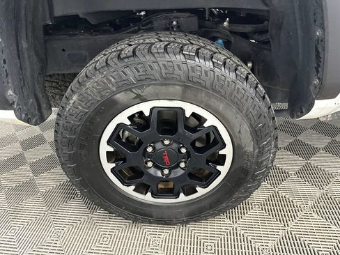 Used 2025 Toyota Tacoma TRD Off-Road AWD/4WD image 17