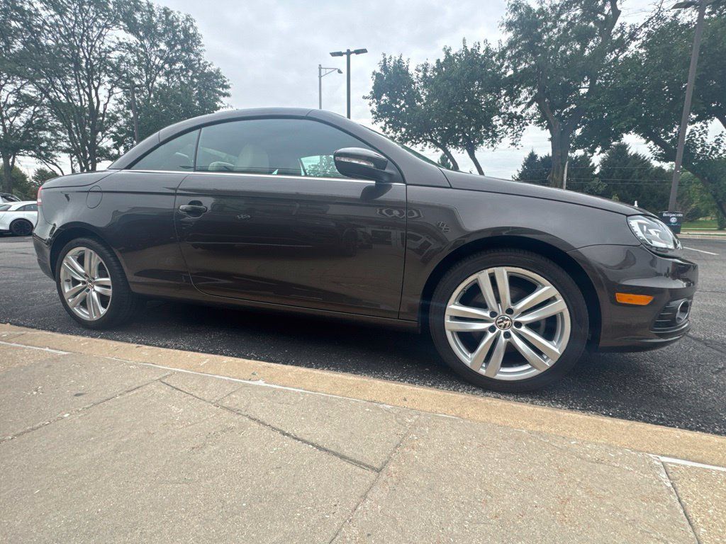 Used 2015 Volkswagen Eos Executive FWD image 9