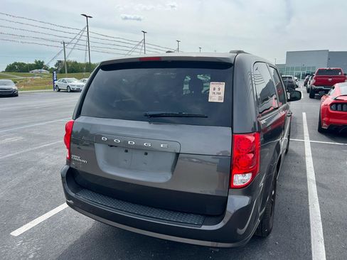 Used 2019 Dodge Grand Caravan SXT FWD image 3