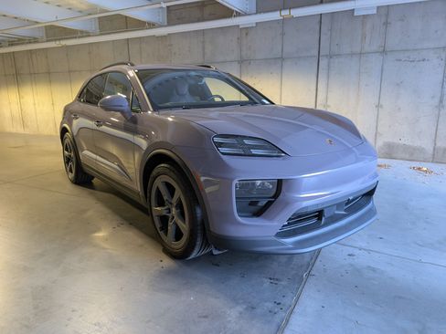 Used 2025 Porsche Macan Electric image 11