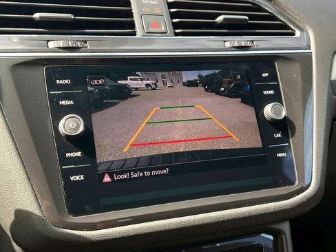 Used 2022 Volkswagen Tiguan SE R-Line image 33