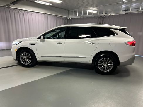 Used 2023 Buick Enclave Essence FWD image 4