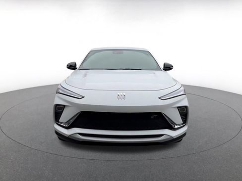 Used 2025 Buick Envista Sport Touring image 4