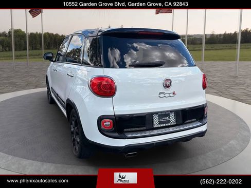 Used 2017 FIAT 500L Trekking w/ Dual-Pane Sunroof Package image 7