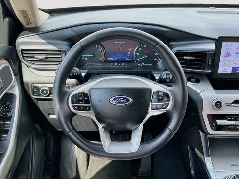 Used 2024 Ford Explorer XLT w/ Equipment Group 202A RWD image 11