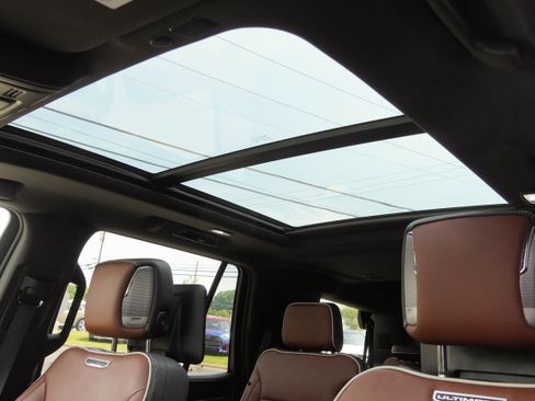 Used 2024 GMC Yukon Denali Ultimate w/ LPO, Illumination Package AWD/4WD image 14