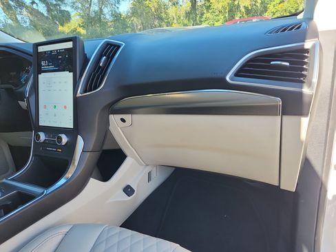 Used 2023 Ford Edge Titanium image 19