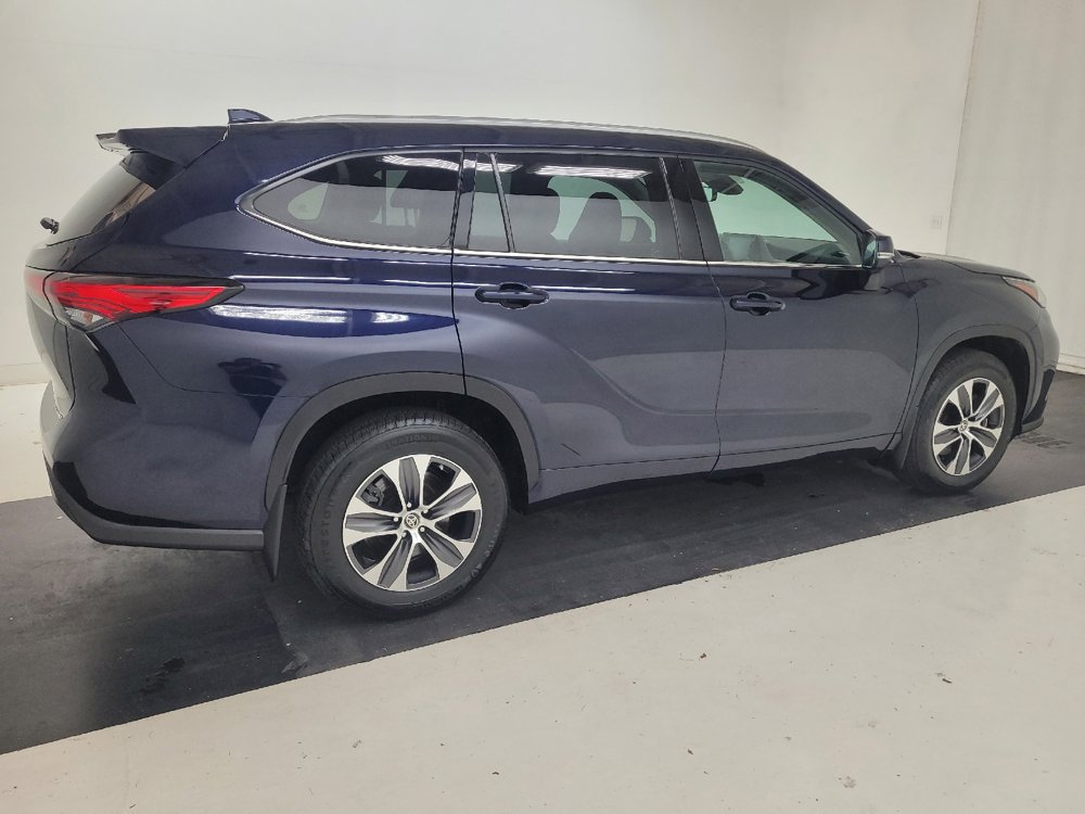 Used 2021 Toyota Highlander XLE AWD/4WD image 10