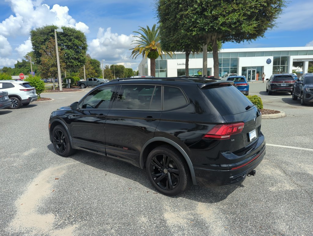 Used 2024 Volkswagen Tiguan SE R-Line FWD image 9