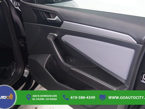 Used 2025 Volkswagen Jetta SE FWD image 16