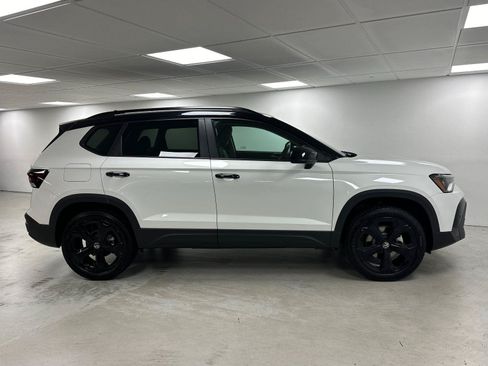 New 2026 Volkswagen Taos SE AWD/4WD image 6