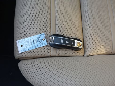 Certified 2025 Porsche Cayenne Coupe image 45