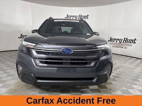 Used 2025 Subaru Forester Premium w/ Convenience Package #2 image 3