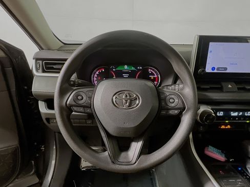 Used 2025 Toyota RAV4 XLE image 18