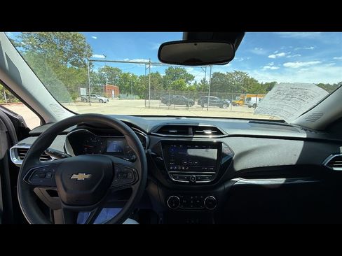 Used 2021 Chevrolet TrailBlazer LT w/ Convenience Package FWD image 10