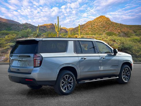 Used 2023 Chevrolet Suburban Z71 w/ Luxury Package AWD/4WD image 4
