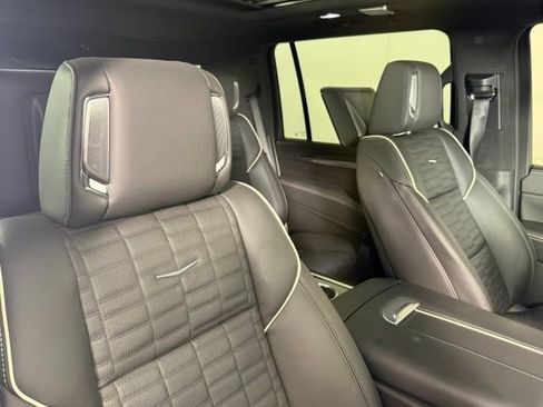 Certified 2025 Cadillac Escalade ESV Sport Platinum AWD/4WD image 31