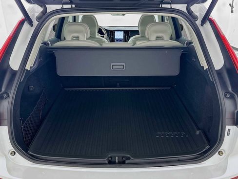 Used 2023 Volvo XC60 B5 Ultimate w/ Climate Package FWD image 25