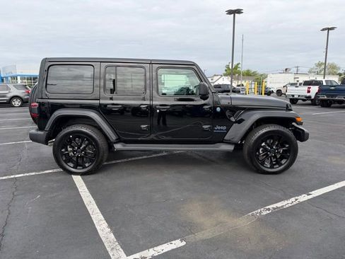 Used 2025 Jeep Wrangler Unlimited Sahara AWD/4WD image 11