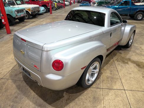 Used 2004 Chevrolet SSR w/ Preferred Equipment Group RWD image 13