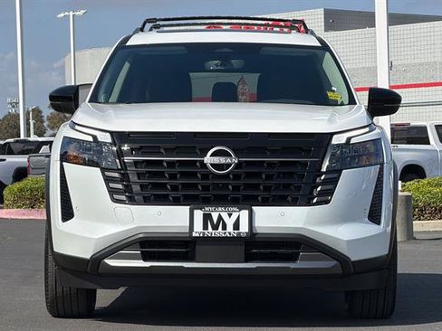 New 2026 Nissan Pathfinder SL w/ SL Premium Package AWD/4WD image 9