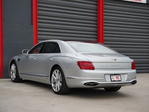 Used 2023 Bentley Flying Spur Plug-In Hybrid image 7
