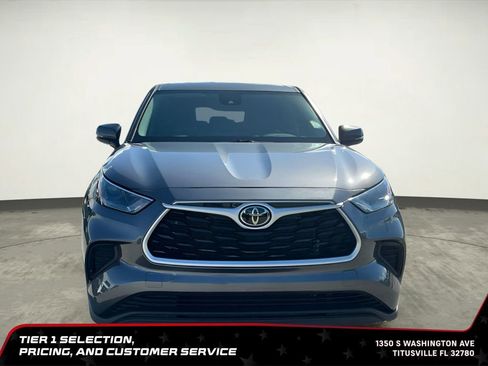 Used 2022 Toyota Highlander L FWD image 12