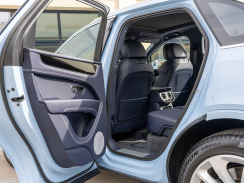 New 2025 Bentley Bentayga image 24