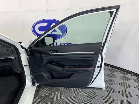 Used 2025 Nissan Altima 2.5 SR FWD image 37