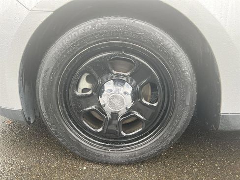 Used 2019 Ford Taurus Limited image 9