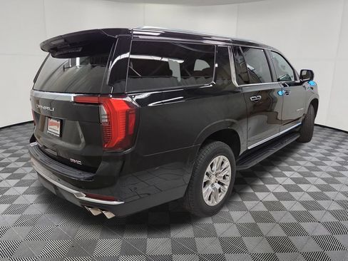 Used 2025 GMC Yukon XL Denali AWD/4WD image 4