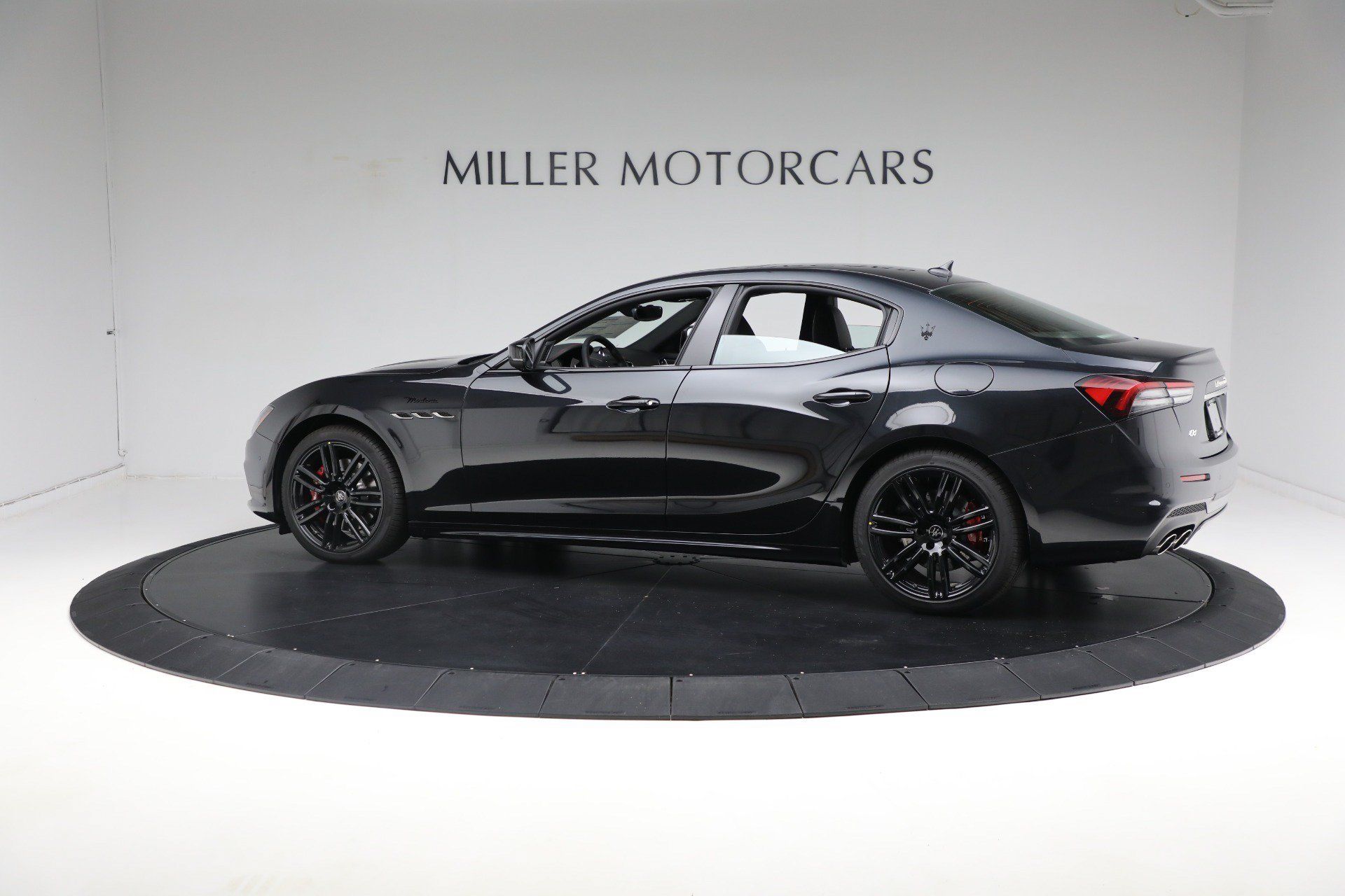 Certified 2024 Maserati Ghibli Modena Q4 AWD/4WD image 8