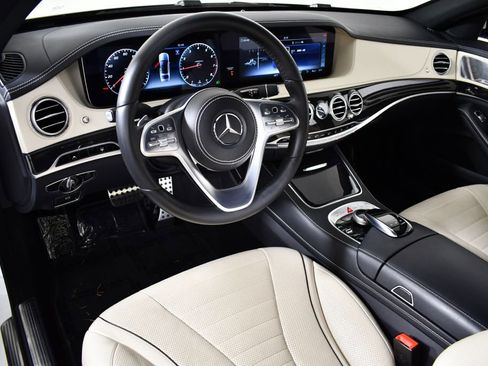 Used 2018 Mercedes-Benz S 560 Sedan image 25