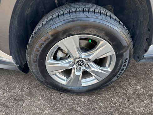 Used 2024 Toyota RAV4 XLE FWD image 13