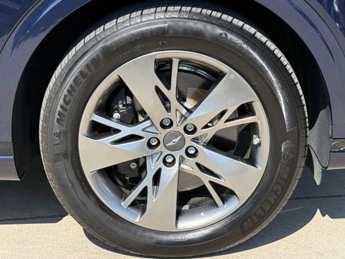 Used 2025 Genesis GV70 3.5T Sport AWD/4WD image 2