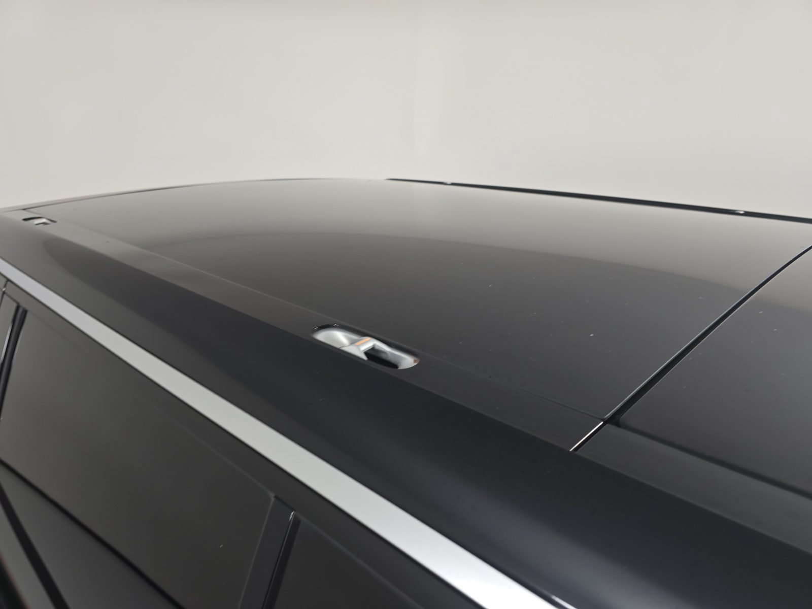 Used 2024 Rivian R1S Adventure Dual AWD/4WD image 13