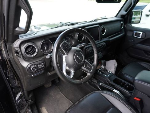 Used 2022 Jeep Wrangler Unlimited Sahara w/ Cold Weather Group AWD/4WD image 3