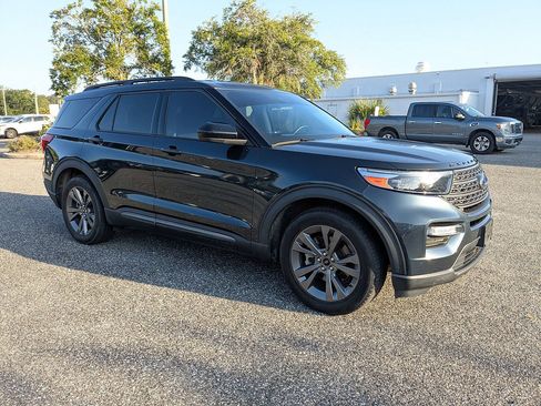 Used 2022 Ford Explorer XLT w/ Equipment Group 202A RWD image 2
