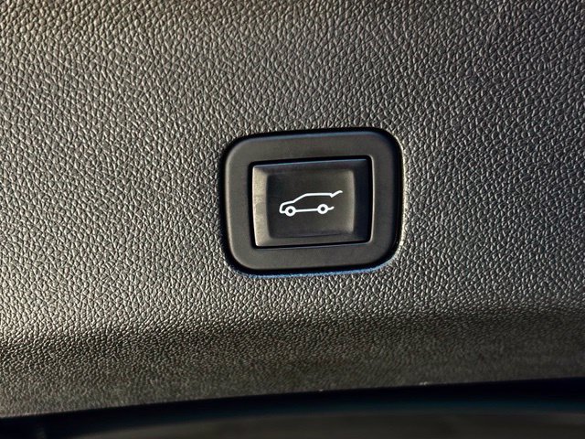 Used 2025 GMC Yukon XL AT4 Ultimate AWD/4WD image 34