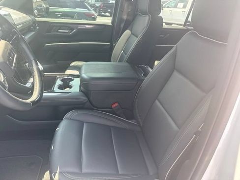 Used 2025 GMC Yukon Elevation AWD/4WD image 39