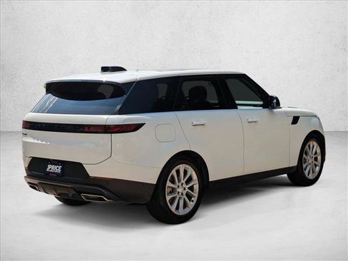 Used 2025 Land Rover Range Rover Sport SE image 5