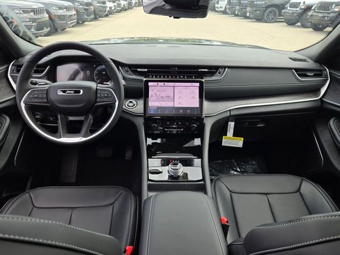 New 2025 Jeep Grand Cherokee Limited w/ Luxury Tech Group II image 20