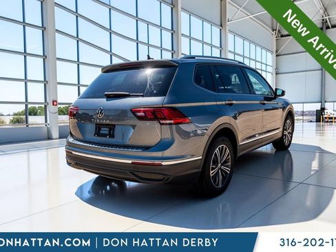 Used 2024 Volkswagen Tiguan SE FWD image 29