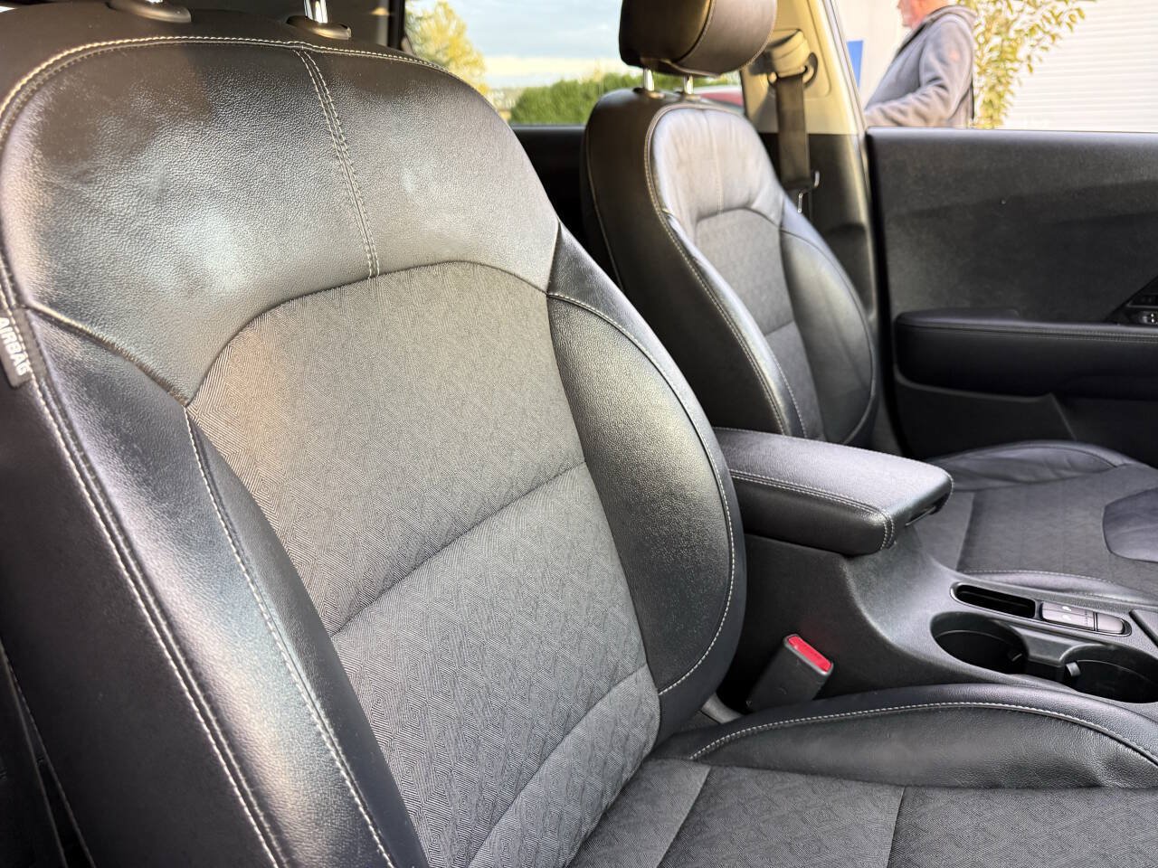 Used 2018 Kia Niro EX FWD image 19